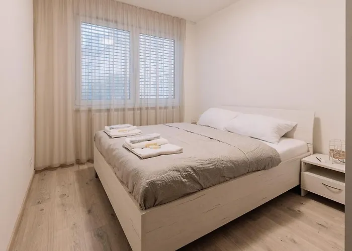 Skau Dunajska 58a Apt3 *