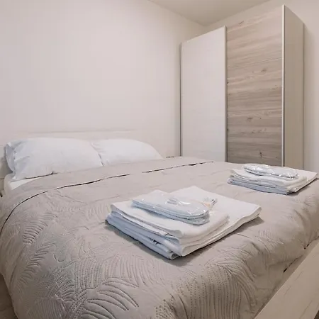 Skau Dunajska 58a Apt3 Bratislava